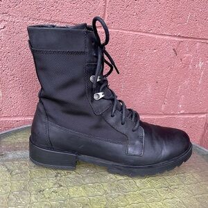 Sorel Emelie II Waterproof Lace Boots Size 9